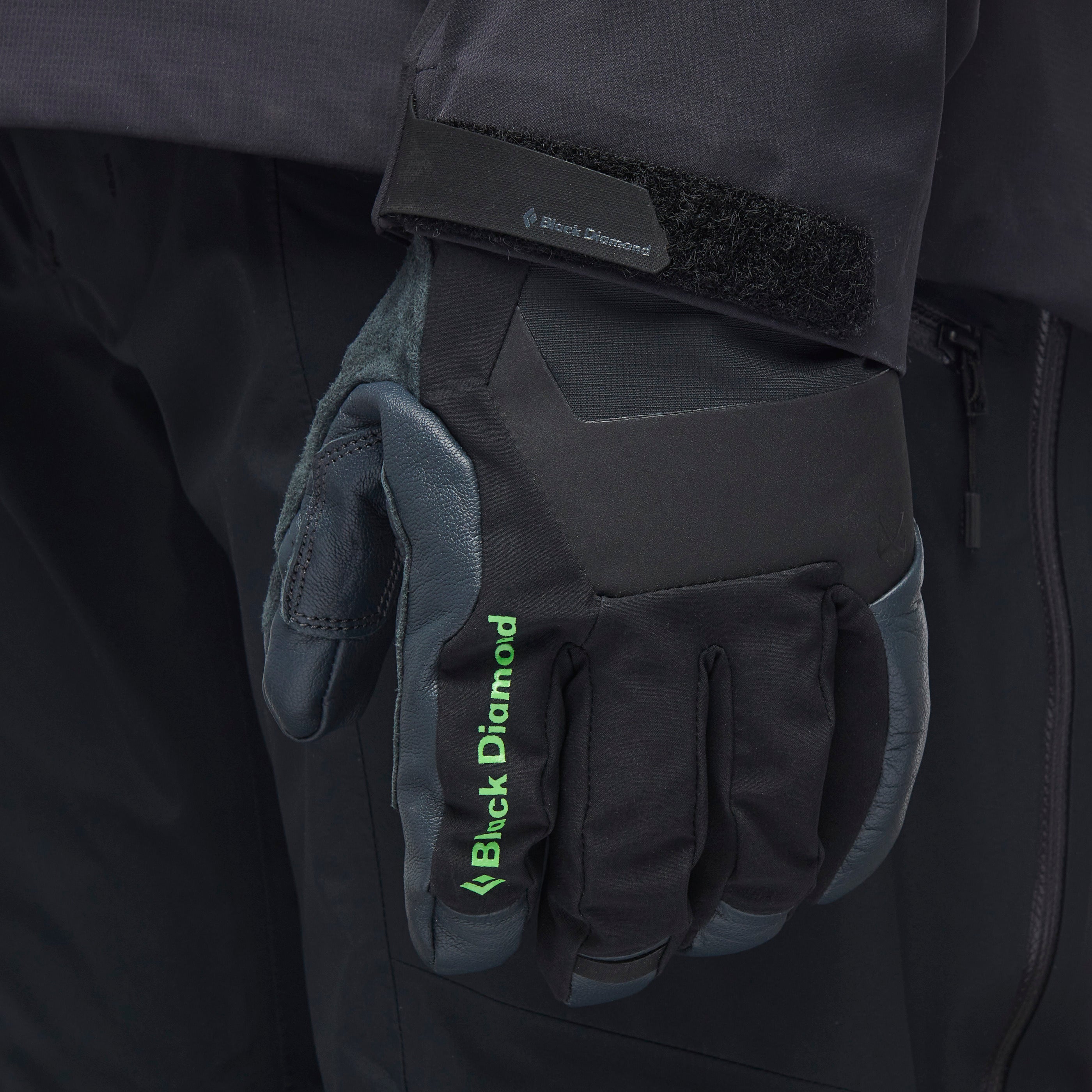 //blackdiamondequipment.com/cdn/shop/files/801146_0002_PUNISHER_GLOVES_BLACK_02