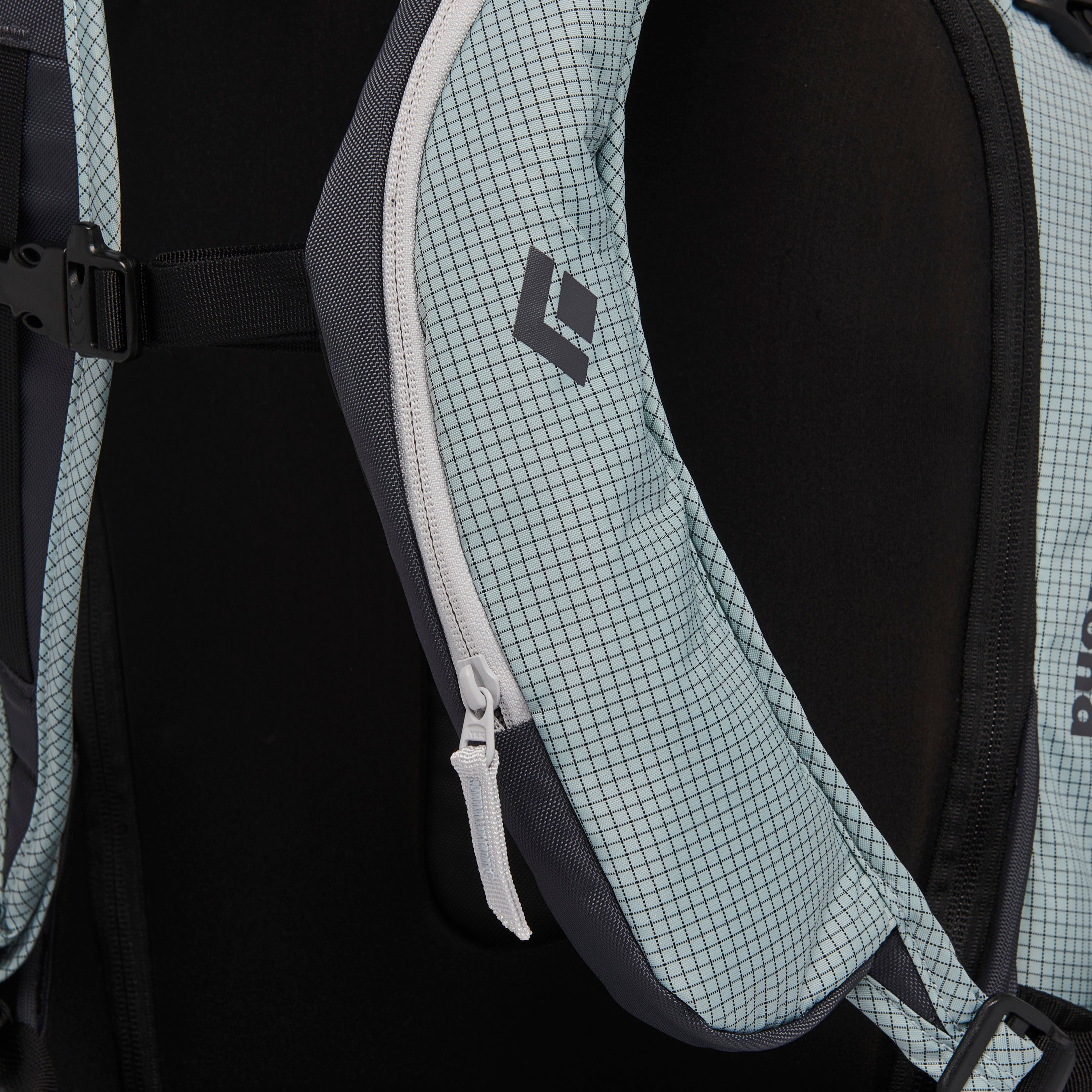 商品画像：Dawn Patrol 32 Backpack – Black Diamond 3