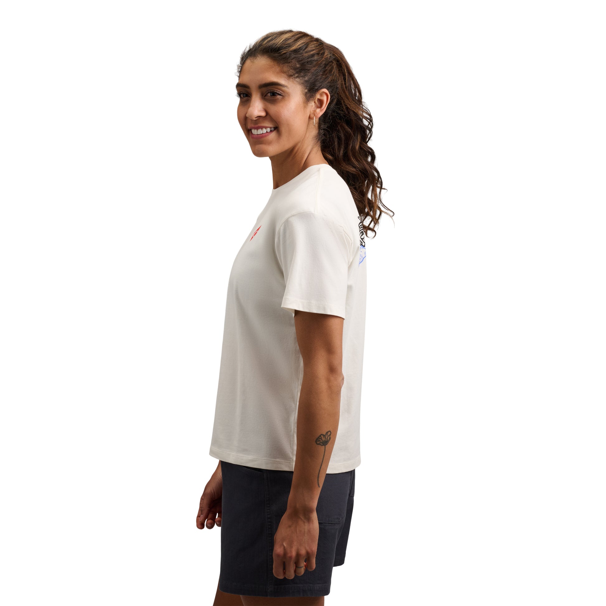 Off White ~ Model Height 5' 6" | Chest 34" | Waist 28" | Size Small/32