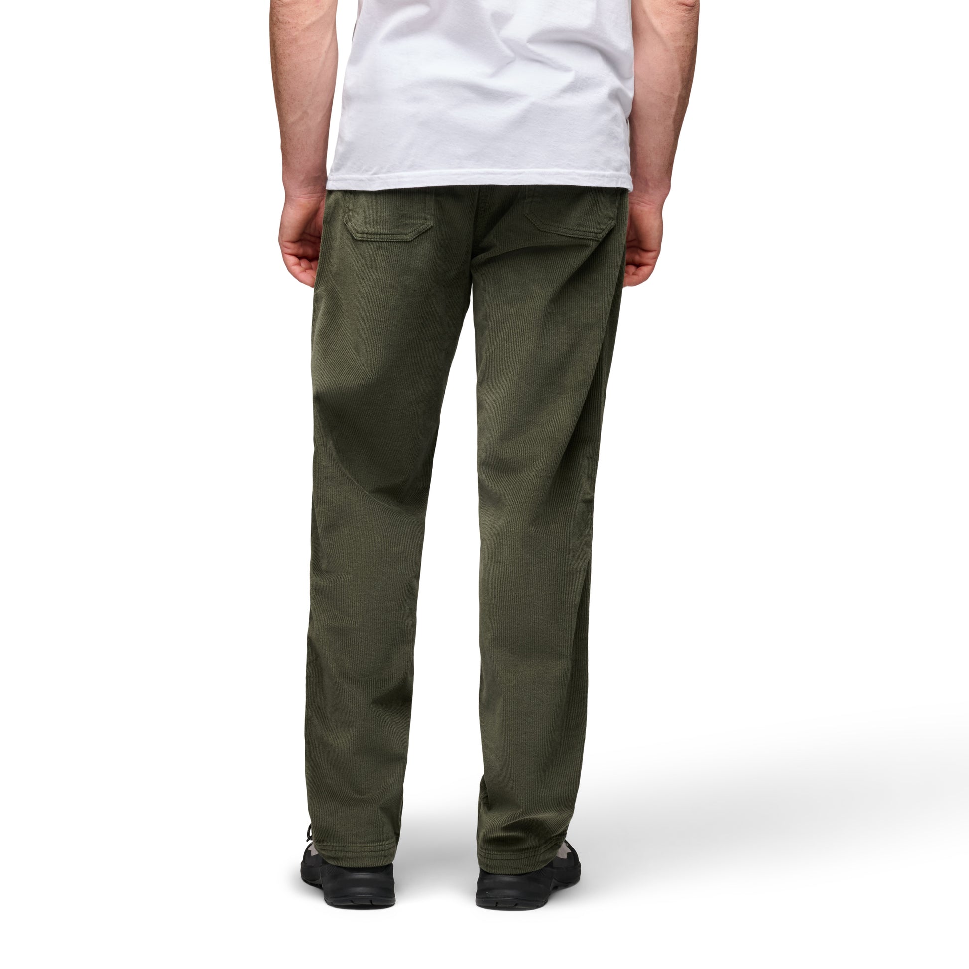 Tundra ~ Model is 6' 0" | Waist 32" | Size Medium/32 